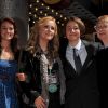 Melissa Etheridge a reçu son étoile sur le célèbre Hollywood Walk of Fame à Los Angeles le 27 septembre 2011 entourée de ses enfants Bailey Jeans et Beckett ainsi que de sa maman Elizabeth