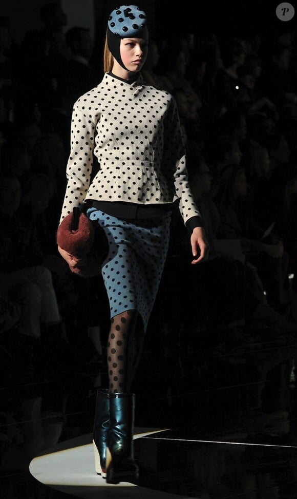Le créateur Marc Jacobs reprend le motif à pois et l'associe à ses vêtements et accessoires pour cet automne. New York, le 14 février 2011.