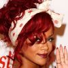 Lumineuse, la chanteuse Rihanna a également succombé au charme de l'imprimé à pois. Londres, le 4 novembre 2010.