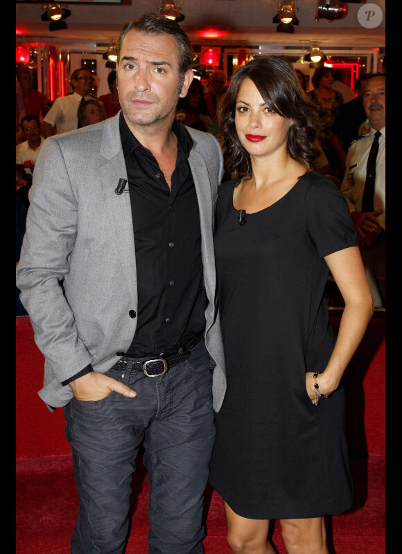 Jean Dujardin et Bérénice Bejo sur le plateau de l'émission Vivement Dimanche, enregistrée le 28 septembre 2011.