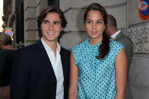 Anouchka Delon et son amoureux Julien Dereins arrivant à la soirée pour le lancement de la ligne Signature de Tod's. A l'ambassade d'Italie, le 2 octobre 2011
