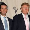 Donald Trump et son fils Donald Trump, Jr. posent lors de l'émission The Celebrity Appentice, à New-York en avril2011