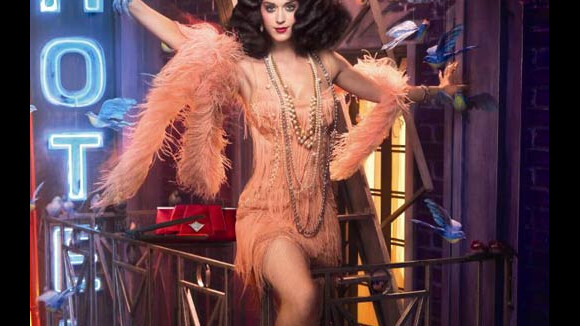 Katy Perry se mue en star rétro, toujours sexy