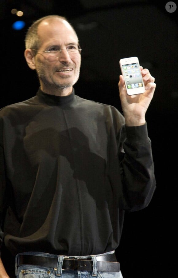 Steve Jobs présente l'iPhone 4, à San Francisco, le 7 juin 2010.