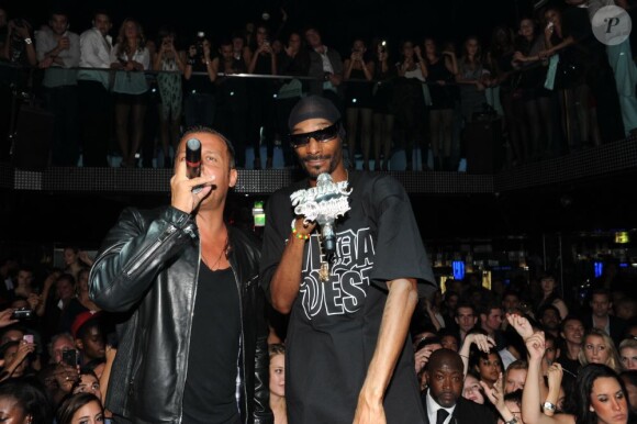 Jean-Roch et Snoop Dogg lors de l'anniversaire de Jean-Roch au VIP ROOM à Paris le 5 octobre 2011