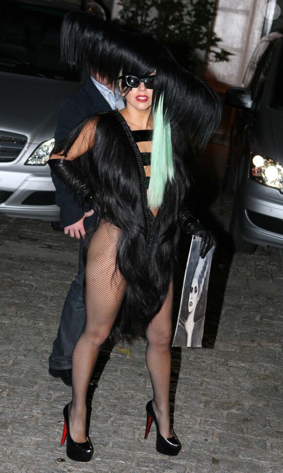 Lady Gaga, particulièrement élégante, à Londres, le 6 octobre 2011.