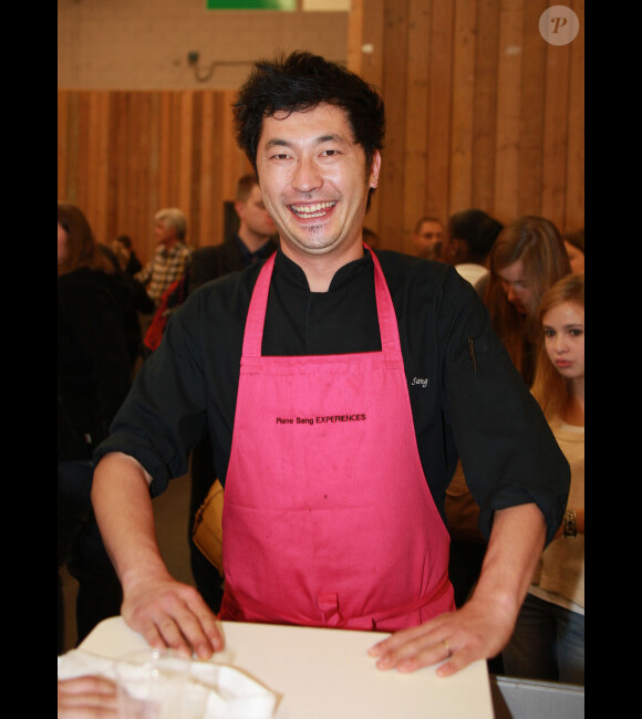 Pierre Sang lors du salon Cuisinez avec M6, à Paris, le 7 octobre 2011