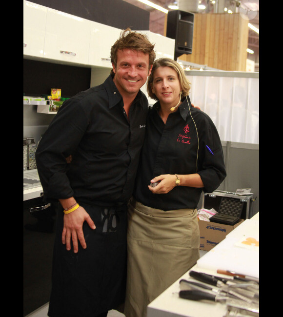Stéphanie Le Quellec et Ronan Kernen lors de Cuisinez avec M6, à Paris, le 7 octobre 2011