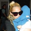 Nicole Richie inséparable de sa fille Harlow dès son arrivée à Los Angeles le 9 octobre 2011