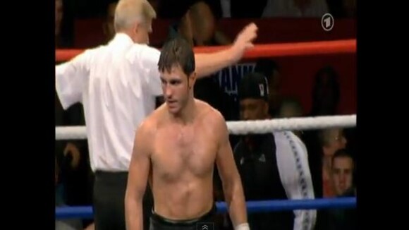 Alexander Frenkel : Le champion de boxe mis KO par la pression
