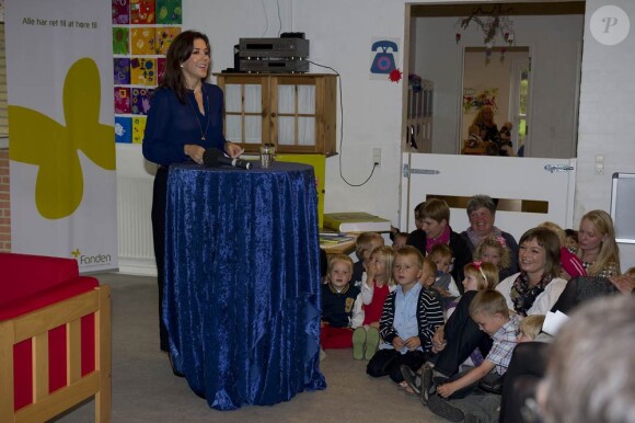 La princesse Mary dans une crèche d'Aalborg pour le lancement de son programme LeseLeg, le 3 octobre 2011.