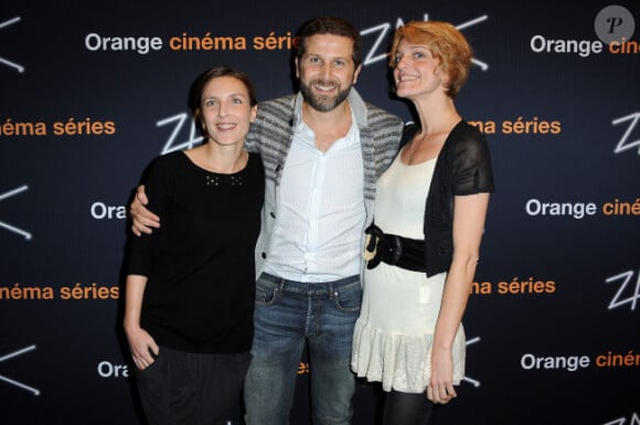 Judith Siboni et Olivia Cote avec Arthur Benzaquen lors de l'avant-première de la série ZAK à Paris le 12 octobre 2011