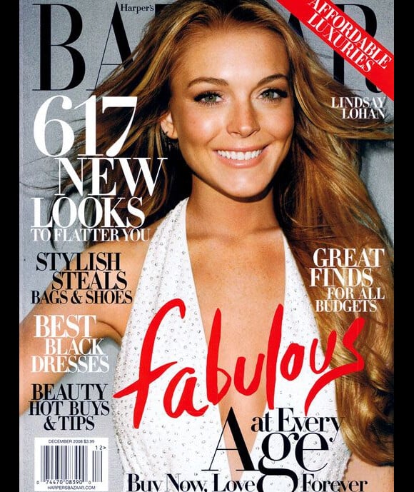 L'actrice Lindsay Lohan dépose un large et rayonnant sourire en couverture du Harper's Bazaar. Décembre 2008.