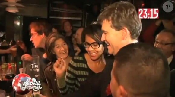 Audrey Pulvar aux côtés d'Arnaud Montebourg le soir du premier tour des primaires socialistes, à Paris, le 9 octobre 2011.