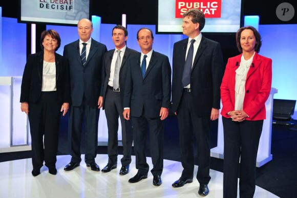Martine Aubry, Michel Baylet, Manuel Valls, François Hollande, Arnaud Montebourg et Ségolène Royal, à Paris, le 5 octobre 2011.