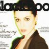 L'actrice Anne Hathaway en femme fatale pour la Une du magazine Blackbook. Juillet 2006.