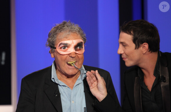 Pierre Perret et Laurent Artufel lors de Vendredi sur un plateau ! diffusé le 21 octobre 2011 sur France 3