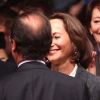 François Hollande remercie ses soutiens et embrasse sur la joue Ségolène Royal, à Paris, le 22 octobre 2011.