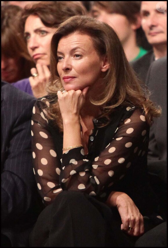 Valérie Trierweilver ne manque pas une seconde du discours d'investiture de son compagnon François Hollande, à Paris, le 22 octobre 2011.