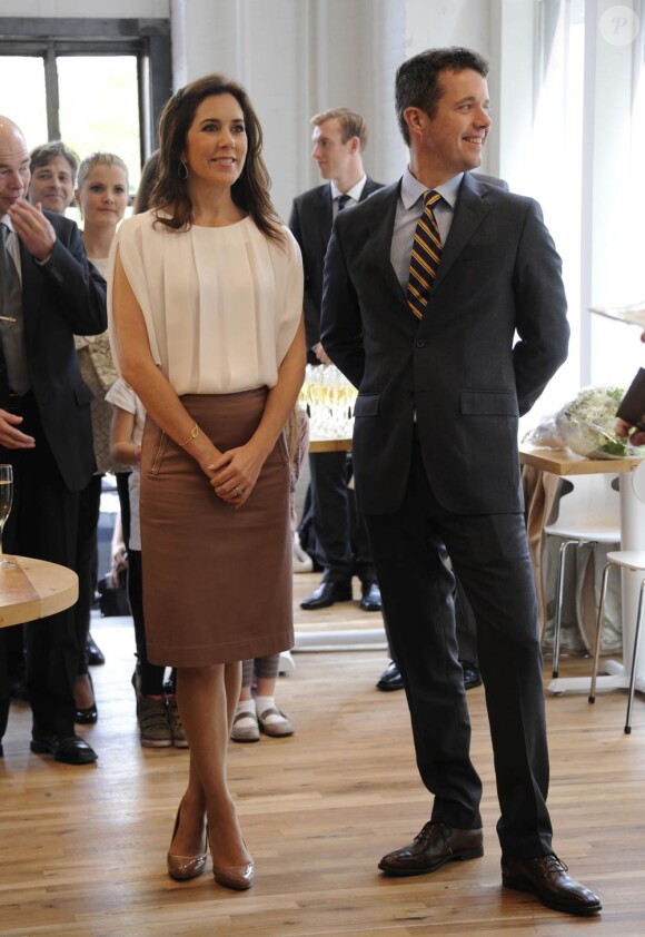Le prince Frederik et la princesse Mary de Danemark, présents ici pour honorer l'ouverture du restaurant Aamanns/Copenhagen à TriBeCa, achevaient lundi 24 octobre 2011 leur visite officielle à New York, à la veille du vol retour vers Copenhague.