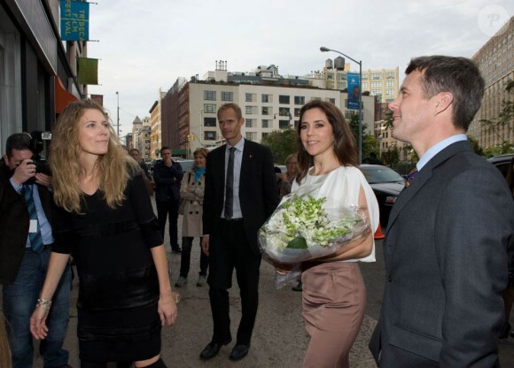 Le prince Frederik et la princesse Mary de Danemark, ici à l'inauguration du restaurant Aamanns/Copenhagen à TriBeCa, achevaient lundi 24 octobre 2011 leur visite officielle à New York, à la veille du vol retour vers Copenhague.