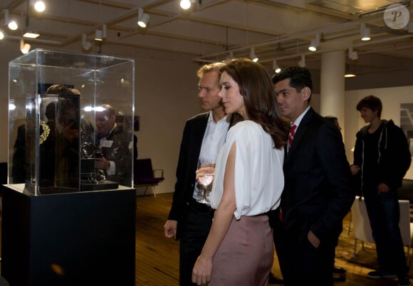 Le prince Frederik et la princesse Mary de Danemark, ici à l'inauguration du showroom Carl Hansen and Son dans SoHo, achevaient lundi 24 octobre 2011 leur visite officielle à New York, à la veille du vol retour vers Copenhague.