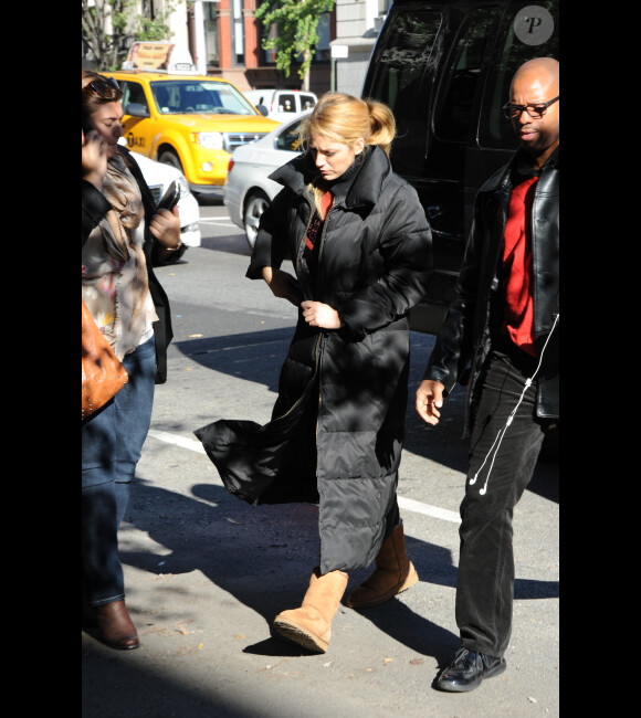 Blake Lively sur le tournage de Gossip Girl dans l'Upper East Side à New York le 25 octobre 2011