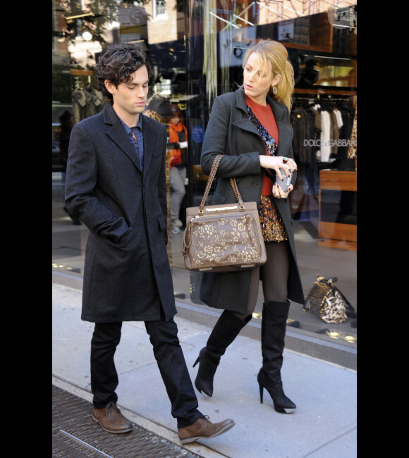 Blake Lively et Penn Badgley sur le tournage de Gossip Girl dans l'Upper East Side à New York le 25 octobre 2011
