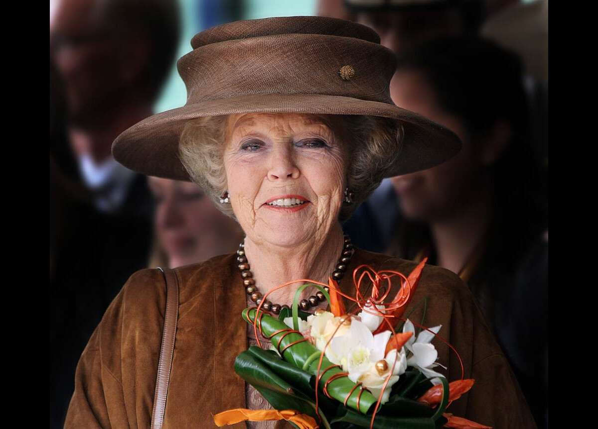 Photo : La reine Beatrix à l'inauguration du nouveau complexe scolaire ...