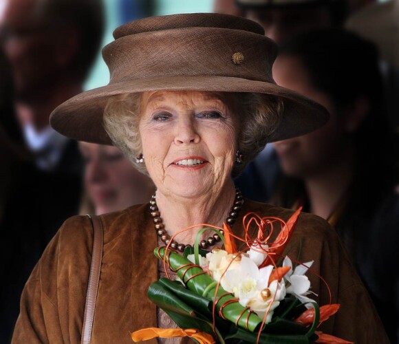 La reine Beatrix à l'inauguration du nouveau complexe scolaire de Baarn, aux Pays-Bas, le 25 octobre 2011.
