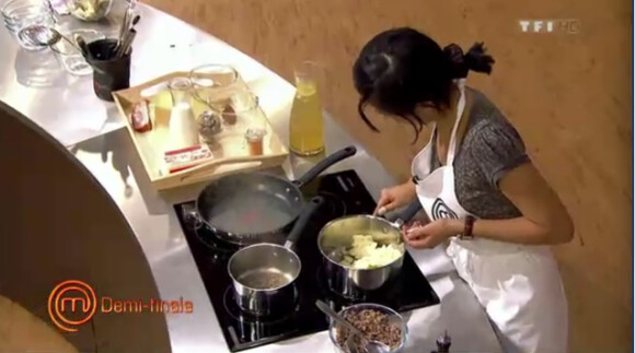 Nathalie cuisine dans Masterchef 2, jeudi 27 octobre 2011 sur TF1