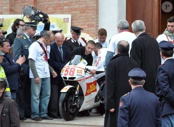 Valentino Rossi lors de l'enterrement du jeune pilote Marco Simoncelli le 27 octobre 2011 à Coriano