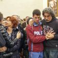 Paolo et Rossella lors de l'enterrement de leur jeune fils et pilote Marco Simoncelli le 27 octobre 2011 à Coriano