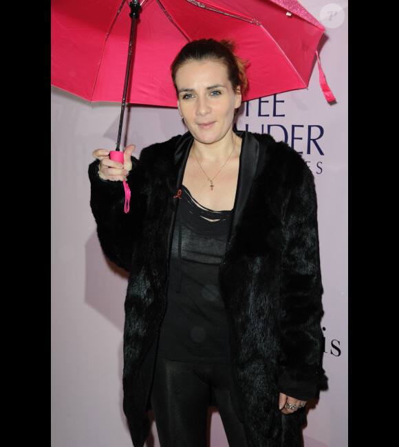 Marie-Amélie Seigner lors la soirée Pink Ribbon, un évènement pour la lutte contre le cancer du sein, au Grand Palais le 29 octobre 2011 à Paris
 
 