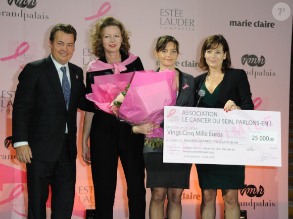Le PDG Estee Lauder Henk Van der Mark auprès de Cécilia Hornus lors la soirée Pink Ribbon, un évènement pour la lutte contre le cancer du sein, au Grand Palais le 29 octobre 2011 à Paris
 
 