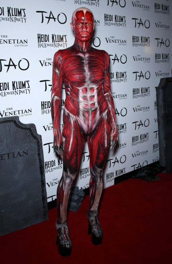 Heidi Klum a fait sensation à son arrivée au club Tao de Las Vegas pour sa soirée d'Halloween. Le 29 octobre 2011