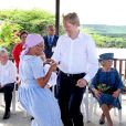Le prince Willem-Alexander des Pays-Bas roi de la danse lors de sa visite sur l'île de Bonaire le 31 octobre 2011, dans le cadre de leur visite officielle du 28 octobre au 6 novembre dans les ex-Antilles néerlandaises.
