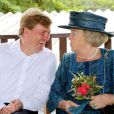 La reine Beatrix, le prince Willem-Alexander et la princesse Maxima des Pays-Bas en visite sur l'île de Bonaire le 31 octobre 2011, dans le cadre de leur visite officielle du 28 octobre au 6 novembre dans les ex-Antilles néerlandaises.