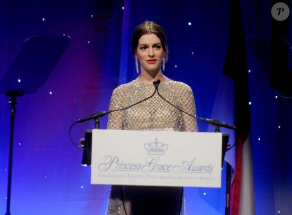 L'actrice Anne Hathaway à New York mardi 1er novembre 2011 pour la remise des Princess Grace Awards de la Princess Grace Foundation-USA.