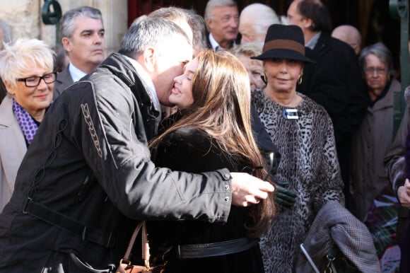 Jean-Marie Bigard et France, la fille de Robert Lamoureux lors des obsèques de Robert Lamoureux en l'église Notre-Dame de Boulogne-Billancourt le 4 novembre 2011