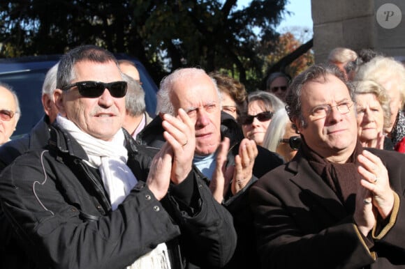 Jean-Marie Bigard, Jacques Balutin et Daniel Russo lors des obsèques de Robert Lamoureux en l'église Notre-Dame de Boulogne-Billancourt le 4 novembre 2011