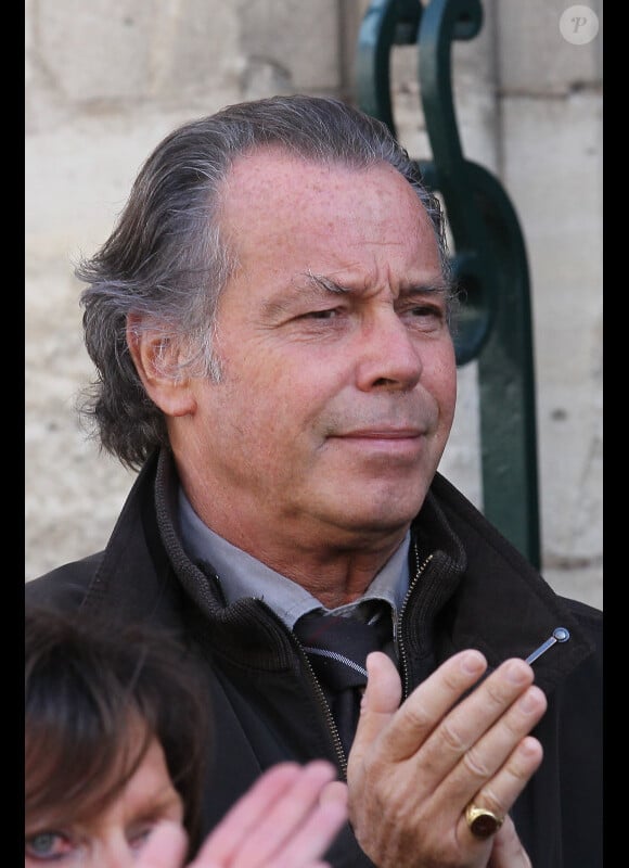 Michel Leeb lors des obsèques de Robert Lamoureux en l'église Notre-Dame de Boulogne-Billancourt le 4 novembre 2011
