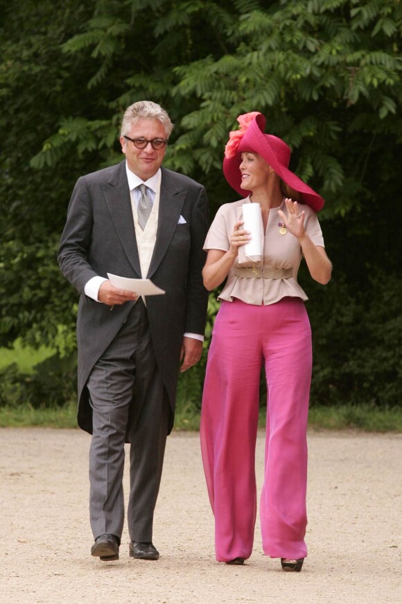 Le prince Laurent au mariage du prince Georg Friedrich de Prusse le 27 août 2011. Le 15 novembre, il réintégrera la famille royale pour la Fête du roi...