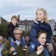 Le prince Laurent, sa femme la princesse Claire et leurs trois enfants ont passé la Fête nationale belge à l'écart de la famille royale, le 21 juillet 2011. Le 15 novembre, ils réintègreront la famille royale pour la Fête du roi...