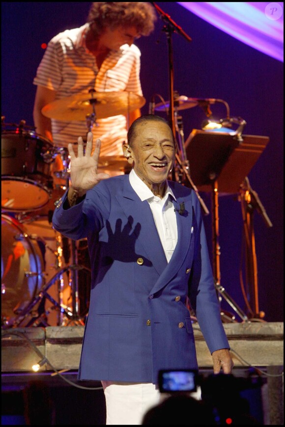 Henri Salvador en concert à Paris, le 21 décembre 2007.