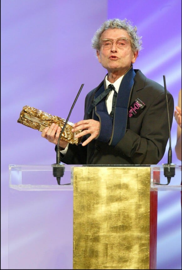 Darry Cowl reçoit le César du Meilleur Second Rôle, en février 2004.
