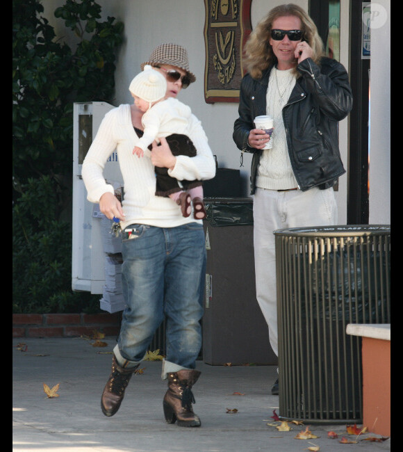 Pink et sa petite Willow dans les rues de Los Angeles, le 16 novembre 2011