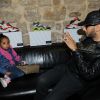 Swizz Beatz très fier de sa fille Nicole à la boutique Auguste à Bastille pour la présentation et la dédicace de la chaussure que le producteur a dessinée pour la marque Reebok. Le 17 novembre 2011