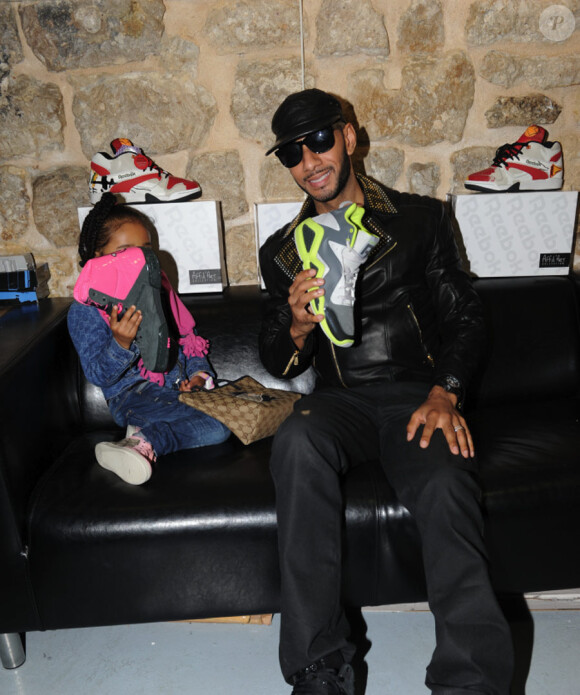 Swizz Beatz et sa fille Nicole à la boutique Auguste à Paris (Bastille)  pour la présentation et la dédicace de la chaussure que le producteur a  dessinée pour la marque Reebok. Le 17 novembre 2011