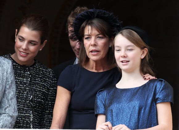 Caroline de Monaco et ses filles Charlotte et Alexandra au balcon du Palais le 19 novembre 2011